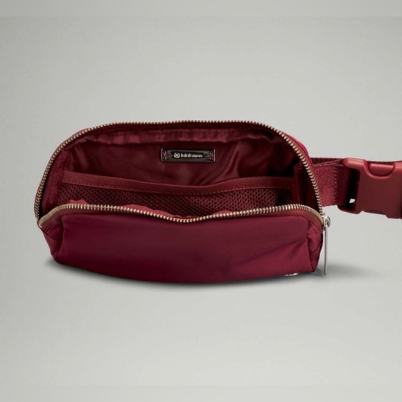NWT Lululemon Everywhere Belt Bag Wine - Picture 7 of 9
